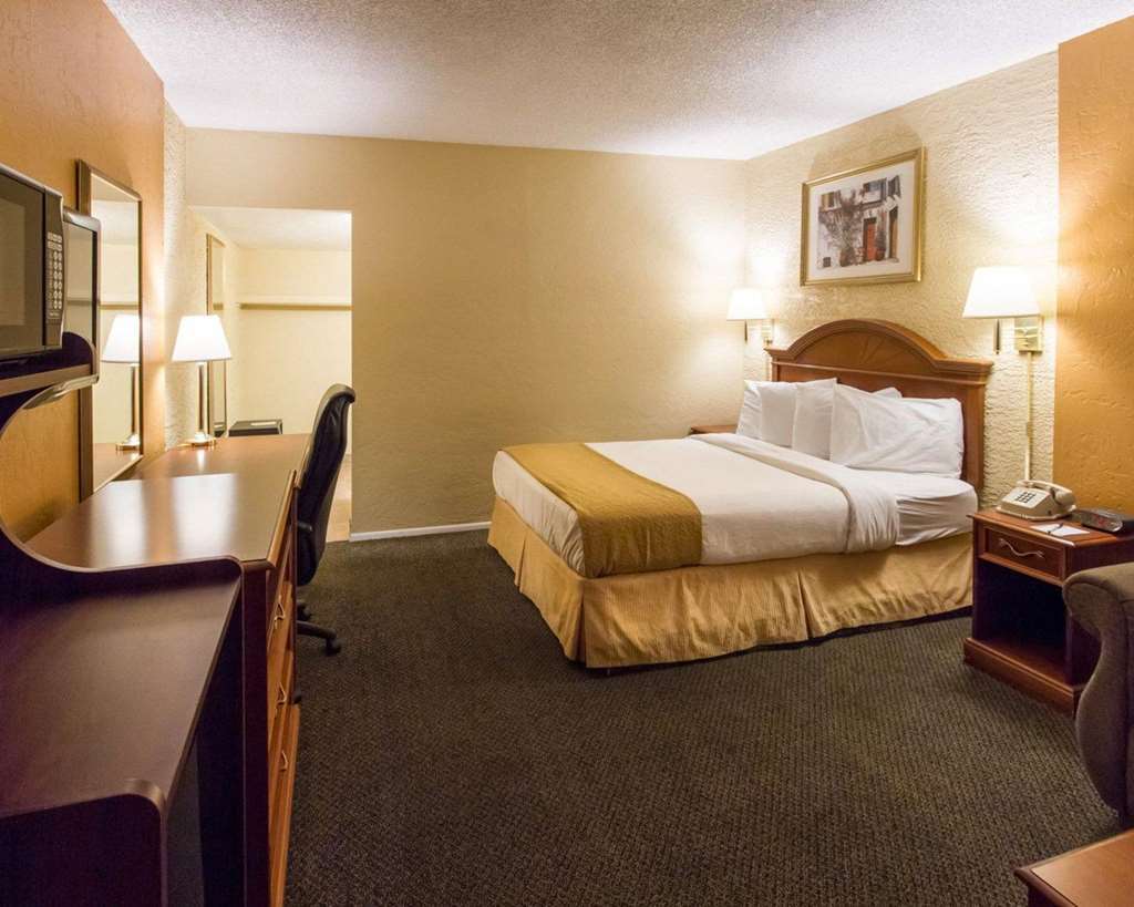 Quality Inn And Suites Goodyear Δωμάτιο φωτογραφία
