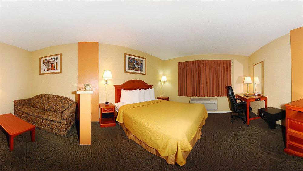Quality Inn And Suites Goodyear Εξωτερικό φωτογραφία